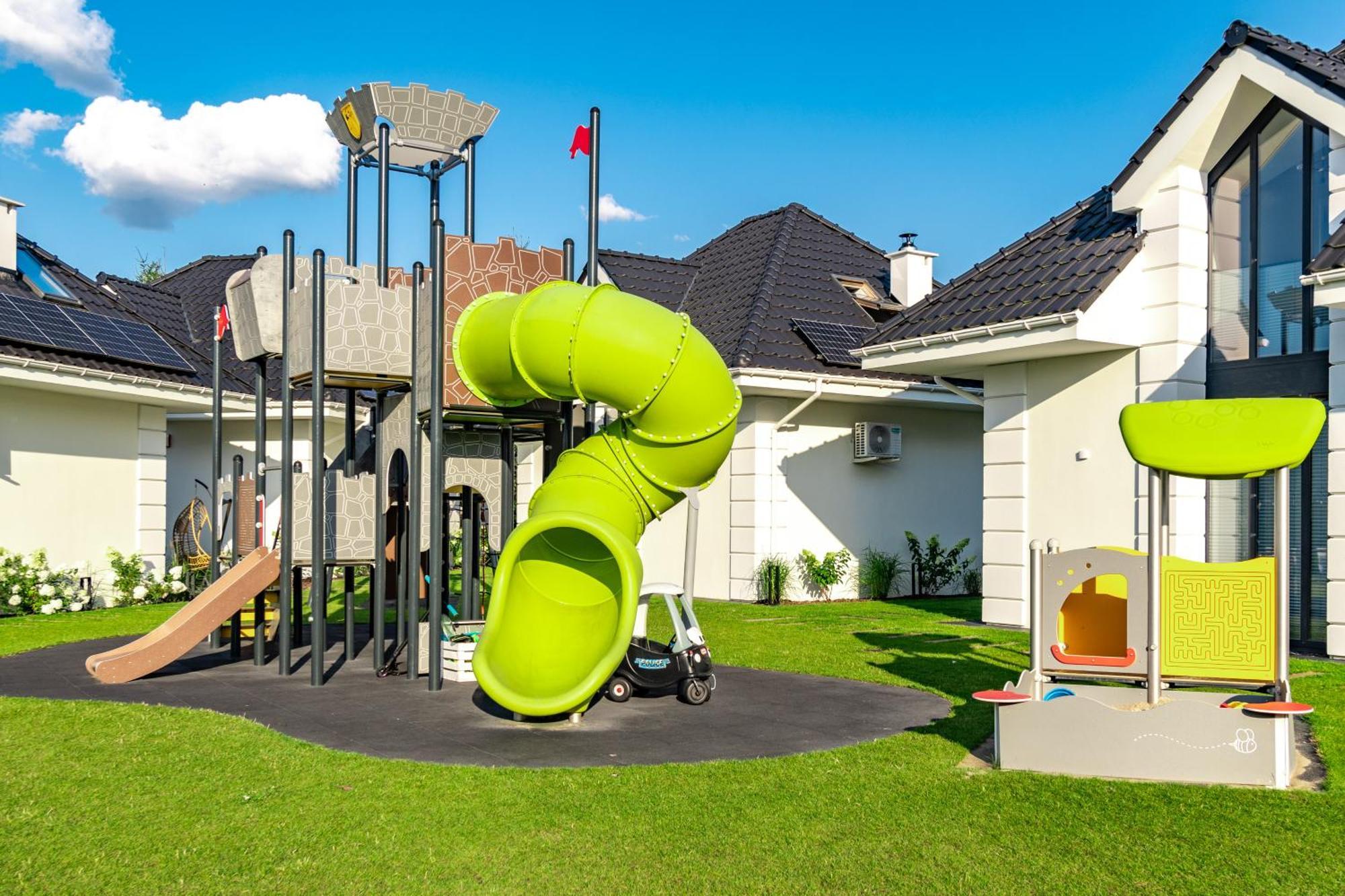 Family Resort Ustka - Domki Dwupoziomowe Z Basenem Exterior foto